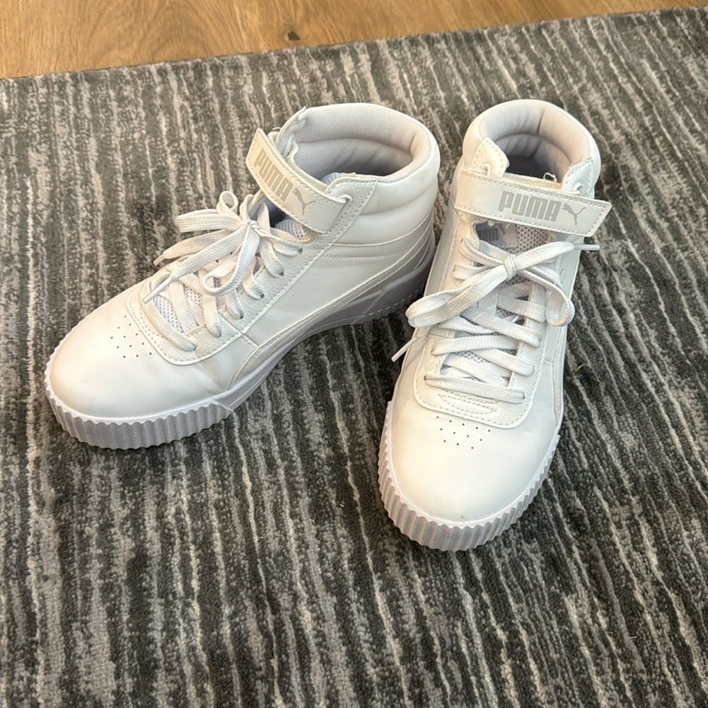 Puma sneakers! Great condition!